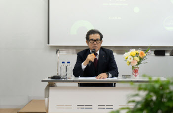 "커피만 볶나요? 견과류도 배전이 중요합니다."