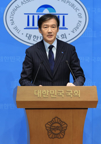 조국, 혁신당 대표 재출마…"지선서 한국정치 물줄기 바꾸갰다"