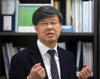 서동철 명예교수 “한국, 기술도입으로 ‘전공분야’ 찾아야”③