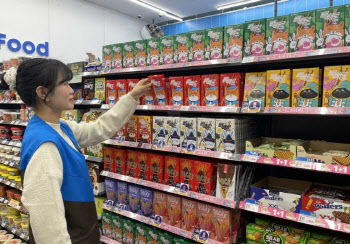 "선물 트렌드 통했다"…편의점 3사 ‘컬래버 빼빼로’에 방긋