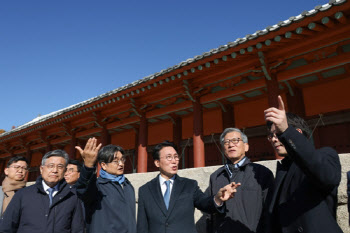 ‘종묘 앞 초고층’ 세운 재개발 논란…“정당한 개발”vs“난개발”