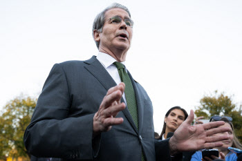 베선트 "中과 희토류 협정 추수감사절 전 체결"