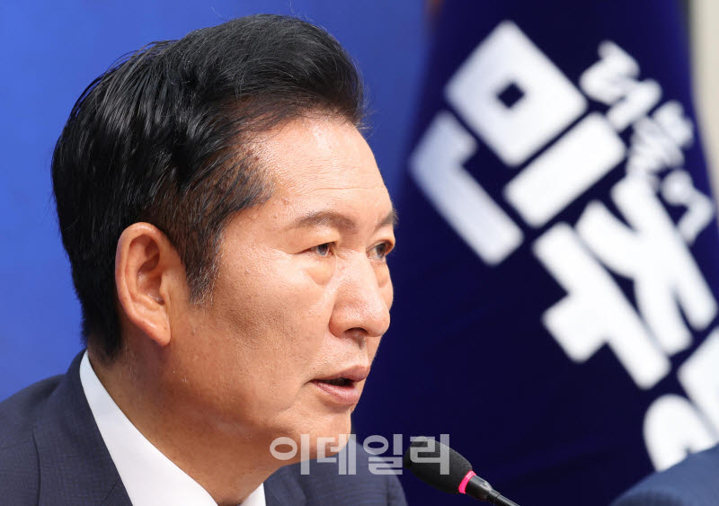 [이데일리 노진환 기자] 정청래 더불어민주당 대표가 24일 서울 여의도 국회에서 열린 최고위원회의에서 모두발언을 하고 있다.