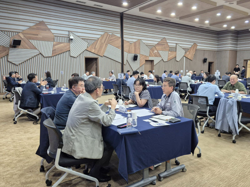 한경협중소기업협력센터는 24일 충청북도 C&V센터에서 충북기업진흥원과 '2026년 충북 중소기업 경영자문 상담회'를 개최했다. (사진=한경협)