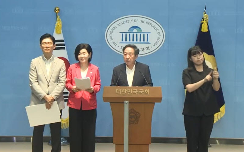 한성숙 국무총리 후보자 인사청문특별위원회 야당 간사인 강승규 국민의힘 의원(가운데)과 조정훈·김희정 국민의힘 의원이 23일 국회 기자회견에서 