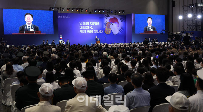 이재명 대통령이 25일 경기 수원컨벤션센터에서 열린 6·25전쟁 제76주년 기념식에서 기념사를 하고 있다.(사진=뉴시스)