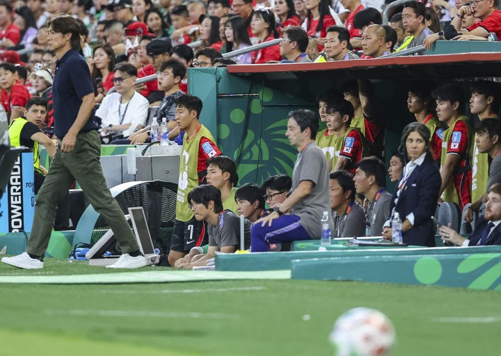 대한민국과 남아공의 2026 국제축구연맹(FIFA) 북중미 월드컵 조별리그 A조 최종 3차전이 열린 멕시코 누에보레온주 과달루페의 몬테레이 스타디움. 한국 벤치의 모습. 사진=연합뉴스