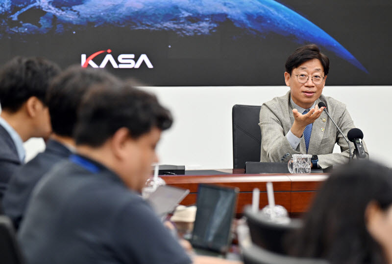 오태석 우주항공청장이 간담회에서 인사말을 하고 있다.(사진=우주항공청)