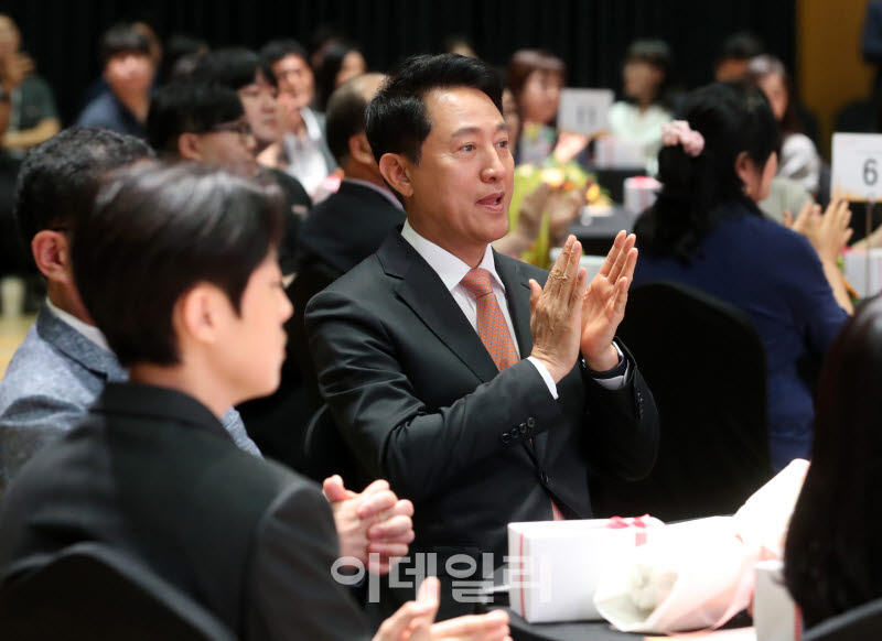[포토] 서울시 정년·명예 퇴임식 참석한 오세훈 시장