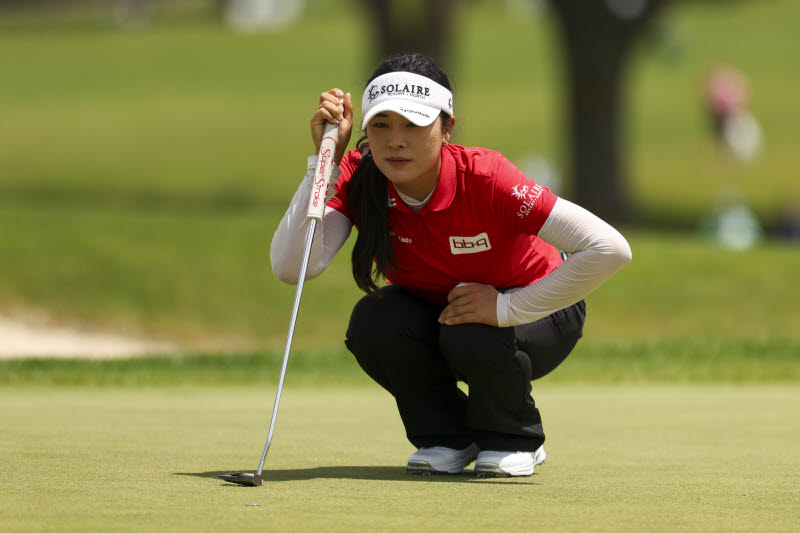 9번홀에서 그린의 경사를 살피고 있는 윤이나. (사진=PGA of America)