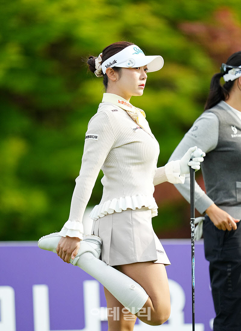[포토]안소현,스트레칭 중요해요