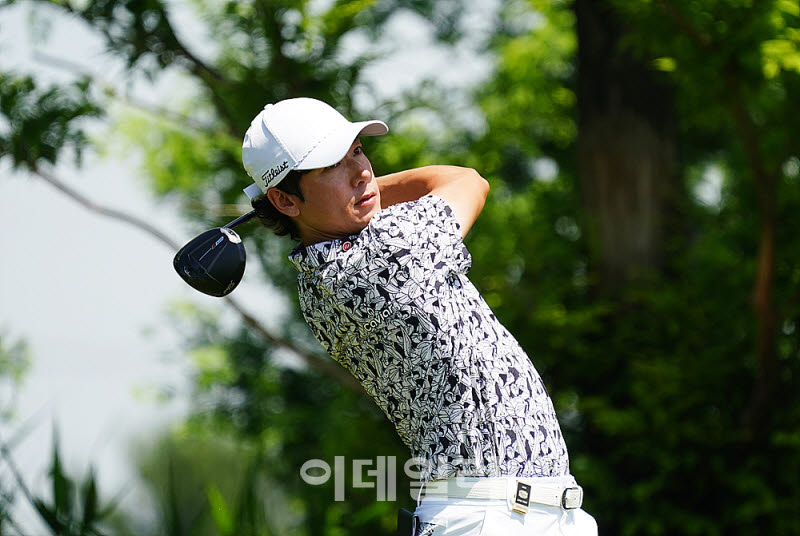[포토] 김태훈, 파워샷으로 선두를 쫓는다