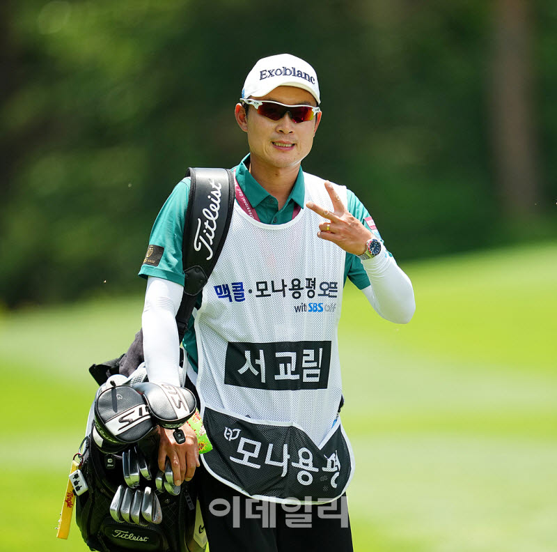 [포토]전병권,3승 향한 브이 인사