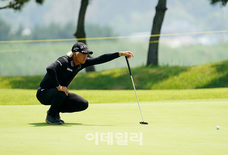 [포토] 허인회, 침착하게 읽는 라인