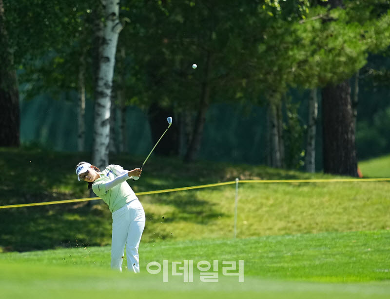[포토]한진선,핀을 향한 아이언샷