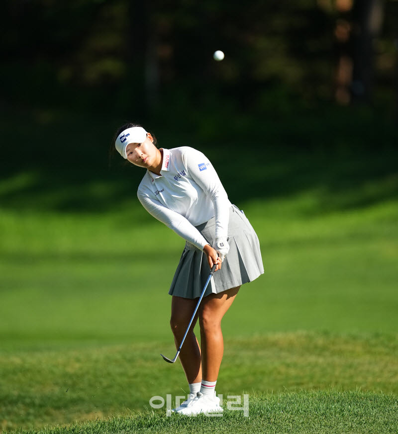 [포토]김민솔,연장 접전 마무리하는 어프로치