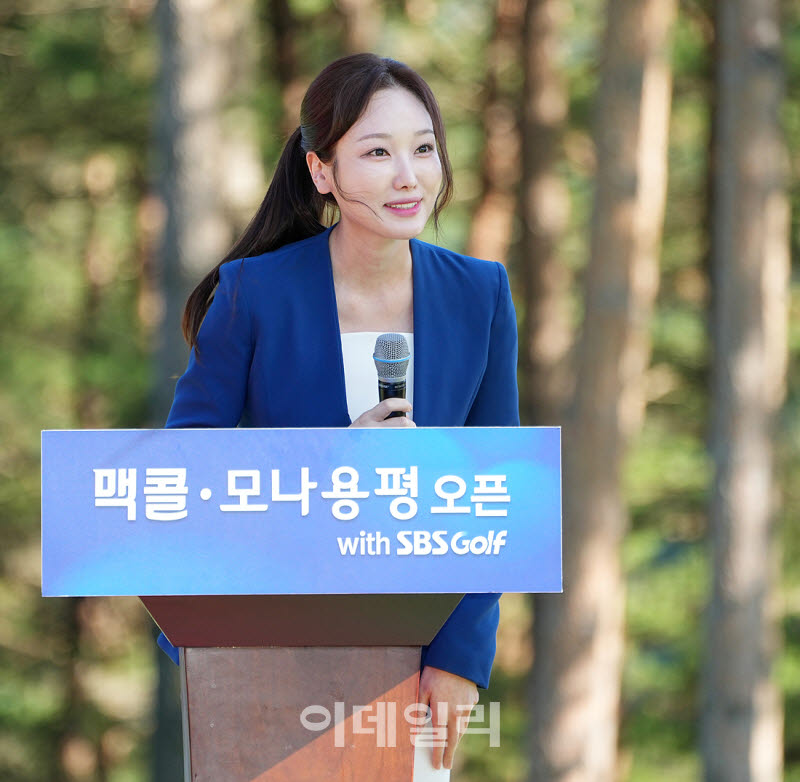 [포토]김세연 아나운서,미소로 진행해요