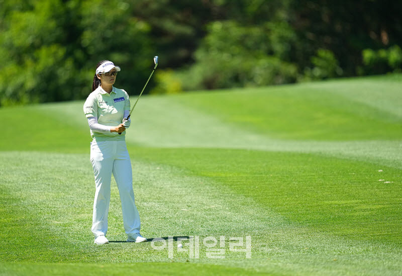[포토]한진선,페어웨이 중앙을 정조준한다