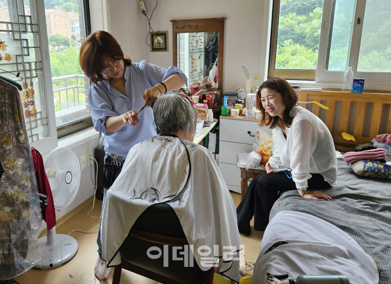 [포토] 종로구, 찾아가는 이미용 서비스