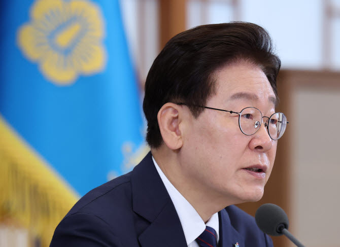 이재명 대통령이 26일 청와대에서 열린 ‘미래신안보 혁신기업 육성전략’ 회의에서 발언하고 있다.(사진=연합뉴스)