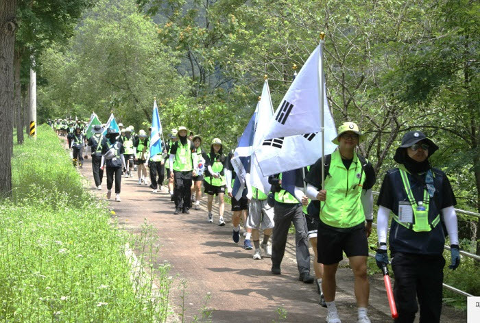 파로호 안보전시관부터 붕어섬까지… 대학생 국토대장정, 화천 평화의 길 걷다