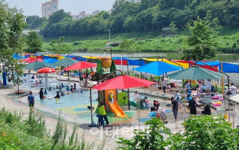 [포토] 금천구, 물놀이시설 개장