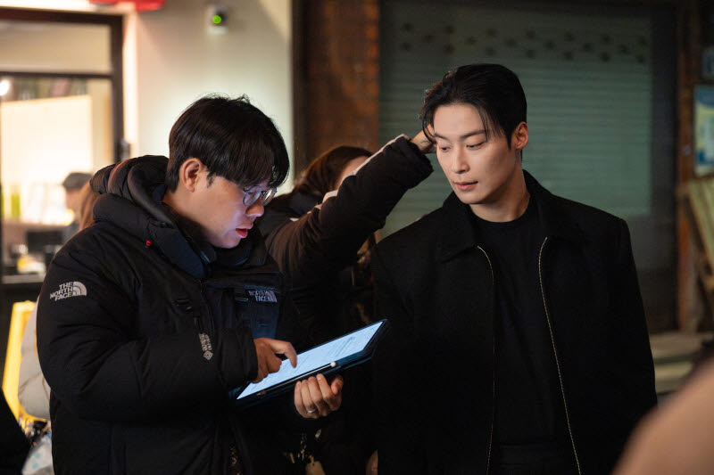 '멋진 신세계' 한태섭 감독과 배우 허남준(사진=SBS)