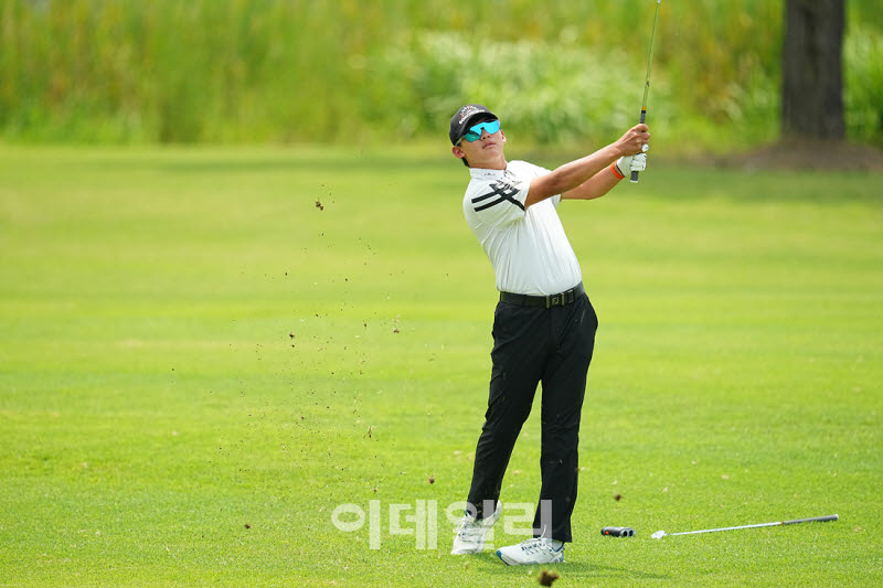 [포토]류태오,그린에 올라가라