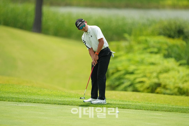 [포토]류태오,먼거리 버디를 노린다