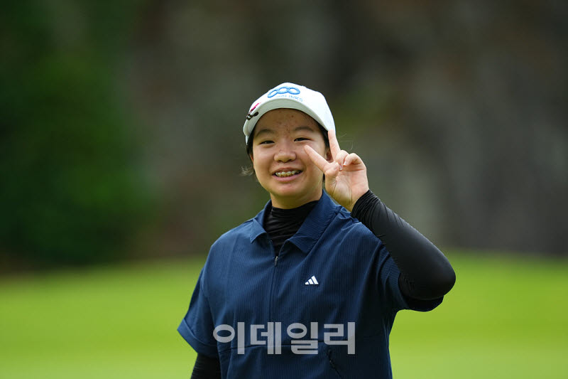 [포토]지예은,깜찍한 브이 미소