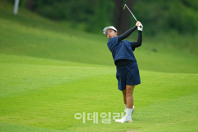 [포토]지예은,핀에 붙어라