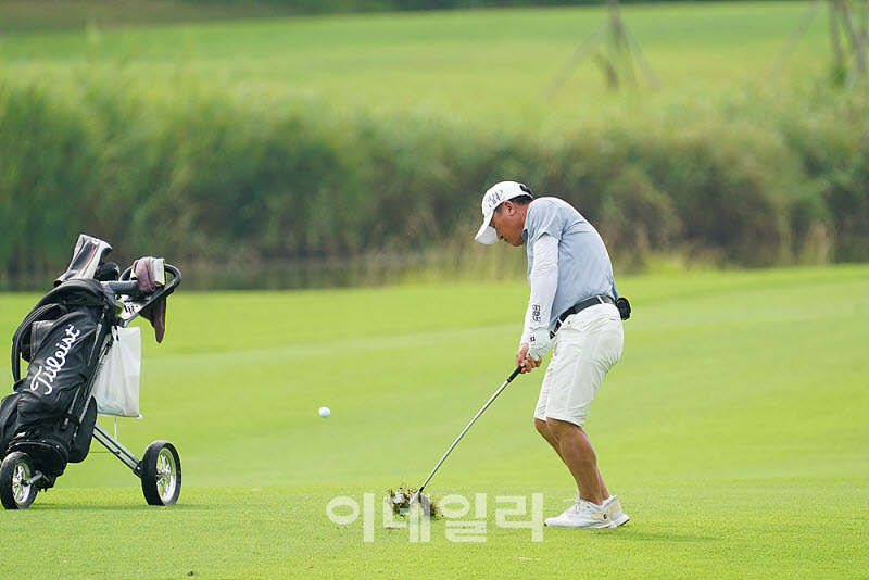 [포토] 전태현, 정교한 컨택으로 날린다