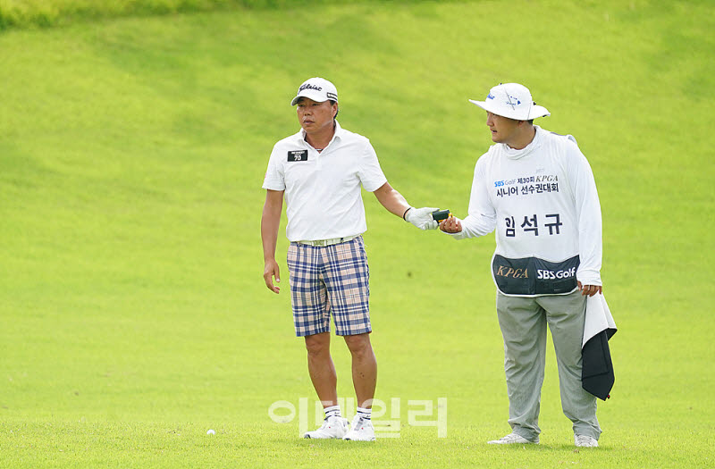 [포토] 임석규, 꼼꼼히 따지는 거리