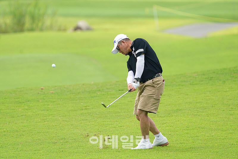 [포토] 최호성, 정교한 컨택으로 날린다