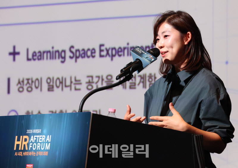 이덕현 포스코 인재창조원 리더가 1일 이데일리 주최로 열린 '2026 HR after AI 포럼'에서 ‘AI시대 다시 그린 인재상: 포스코의 인재 육성 체계’를 주제로 발표하고 있다. (사진=노진환 기자)