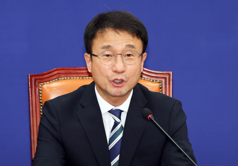 한병도 더불어민주당 대표 직무대행 겸 원내대표가 2일 여의도 국회에서 열린 정책조정회의에서 발언하고 있다.(사진=뉴시스)