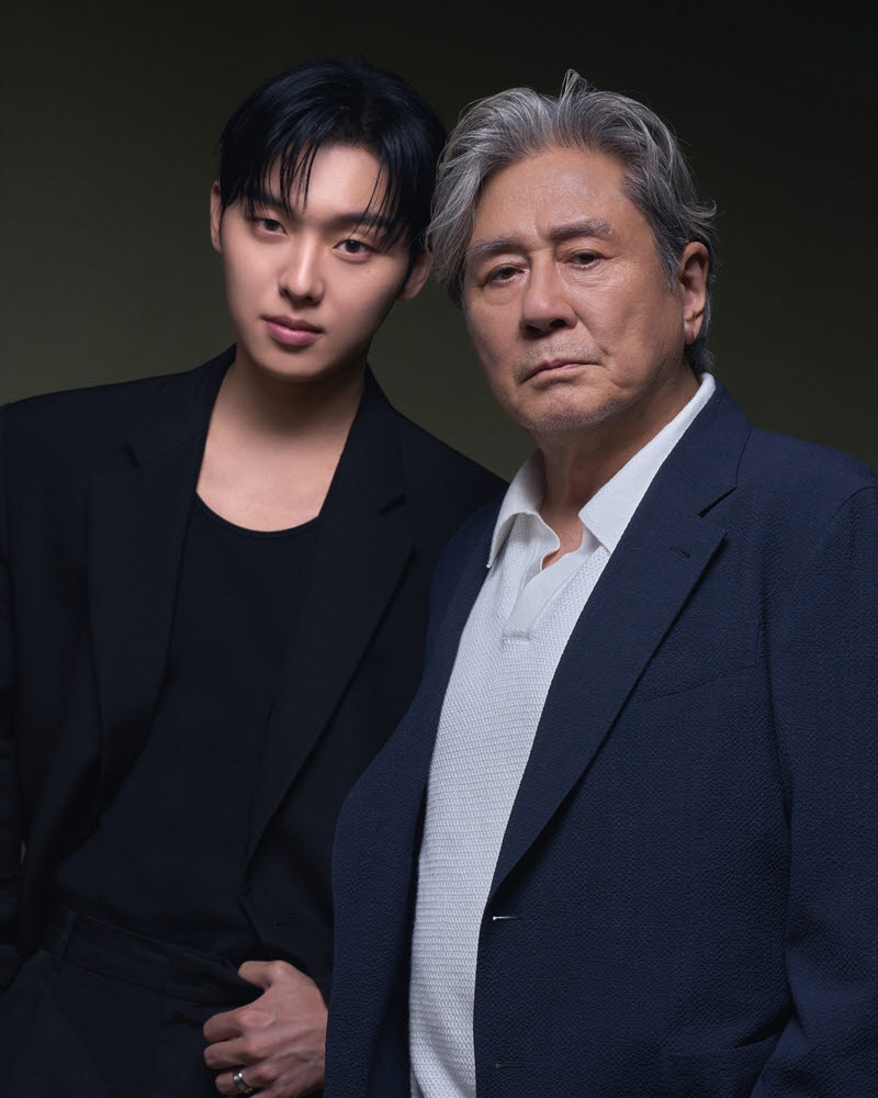 최현욱(왼쪽)과 최민식(사진=넷플릭스)