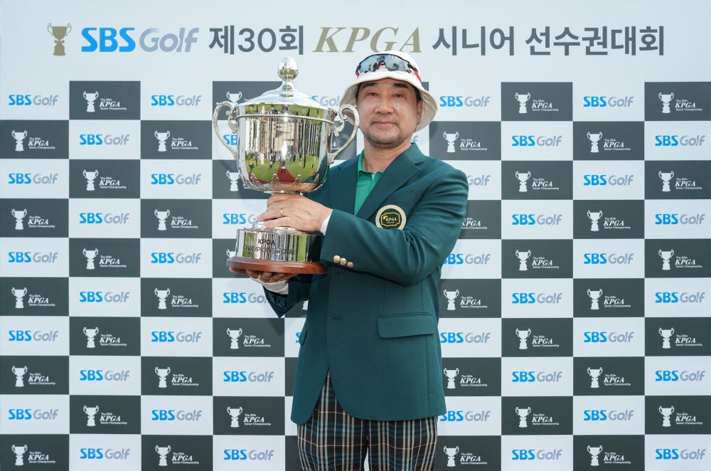 그랜드 시니어 선수권 우승자 이경열. (사진=KPGA)