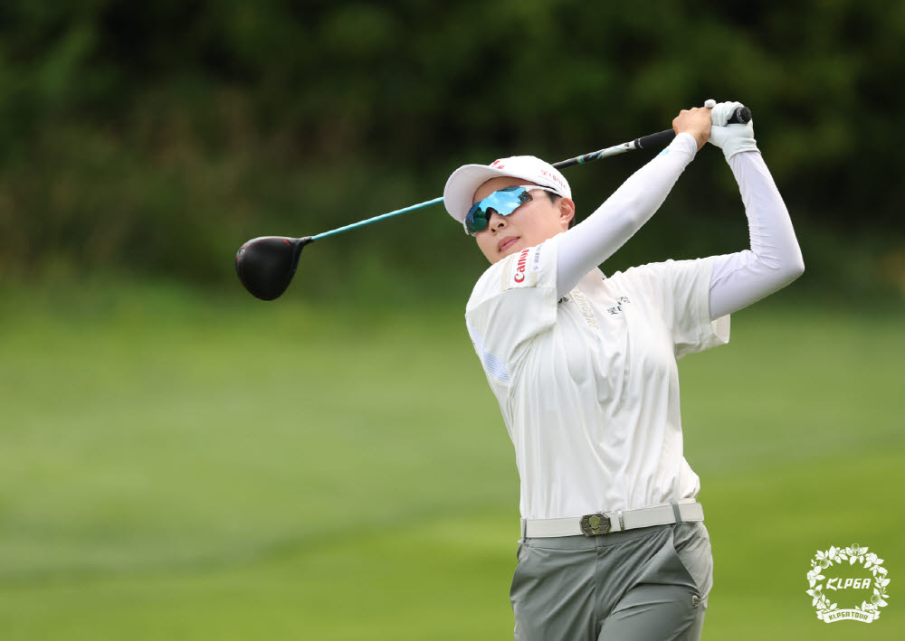 김효주가 KLPGA 투어 롯데 오픈 2라운드에서 경기하고 있다. (사진=KLPGA)