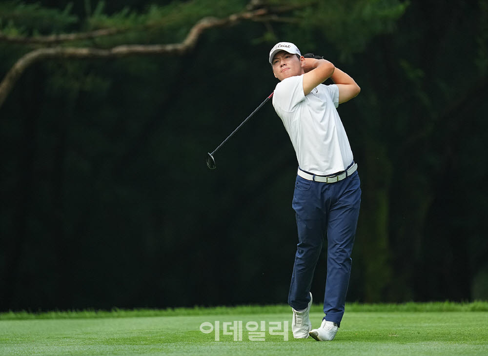 [포토]정의민,타수를 줄여 선두로 가자