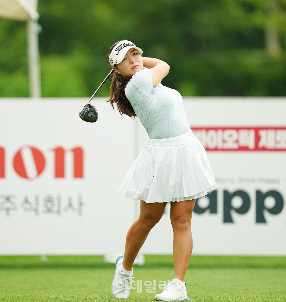 [포토]김나영,최대한 타수를 줄인다