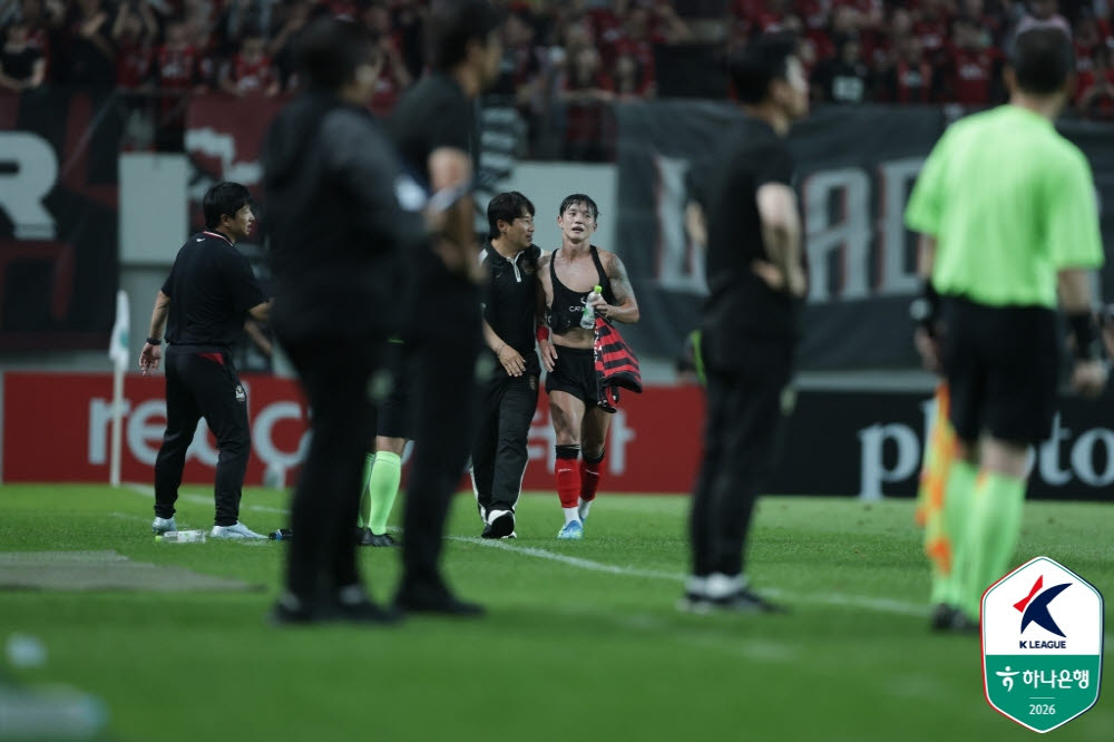 정승원(서울)이 득점 후 김기동 감독과 기쁨을 나누고 있다. 사진=한국프로축구연맹
