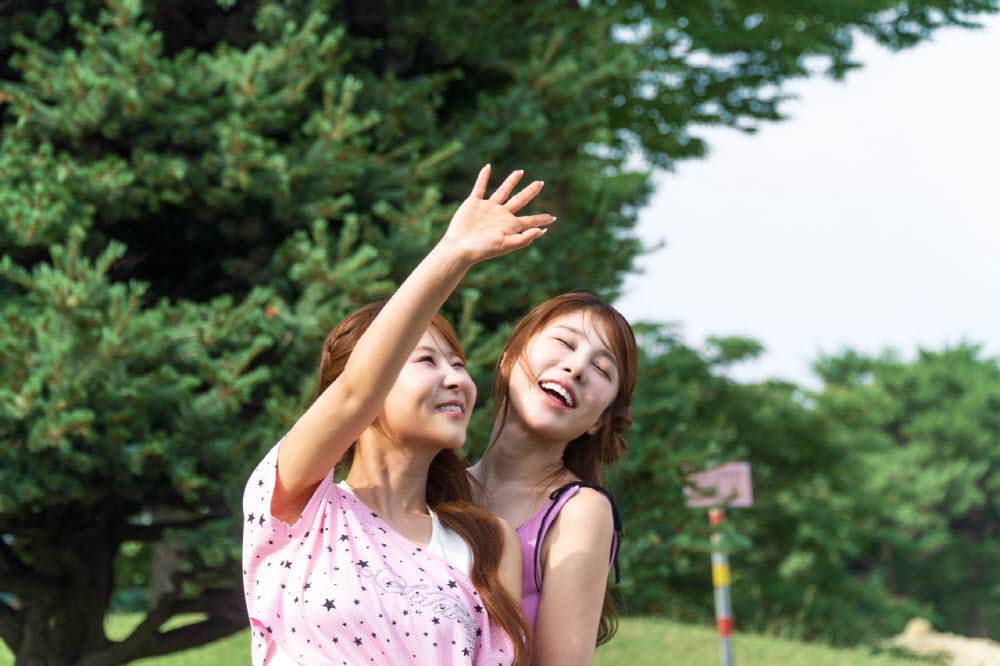 트롯 듀엣을 결성한 박세미, 김소유.(사진=메타코미디)
