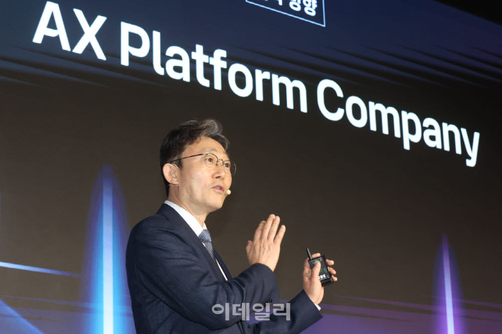 [이데일리 이영훈 기자] 박윤영 KT 대표가 6일 서울 광진구 풀만 앰배서더 서울 이스트폴에서 열린 'kt AX 플랫폼 컴퍼니(Platform Company) 사업전략’ 기자간담회에서 발표하고 있다.