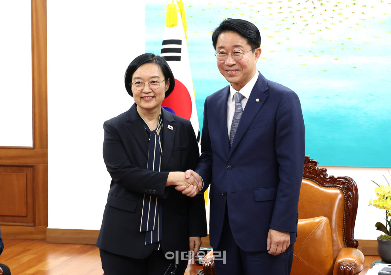 조정식 국회의장 만난 한성숙 총리