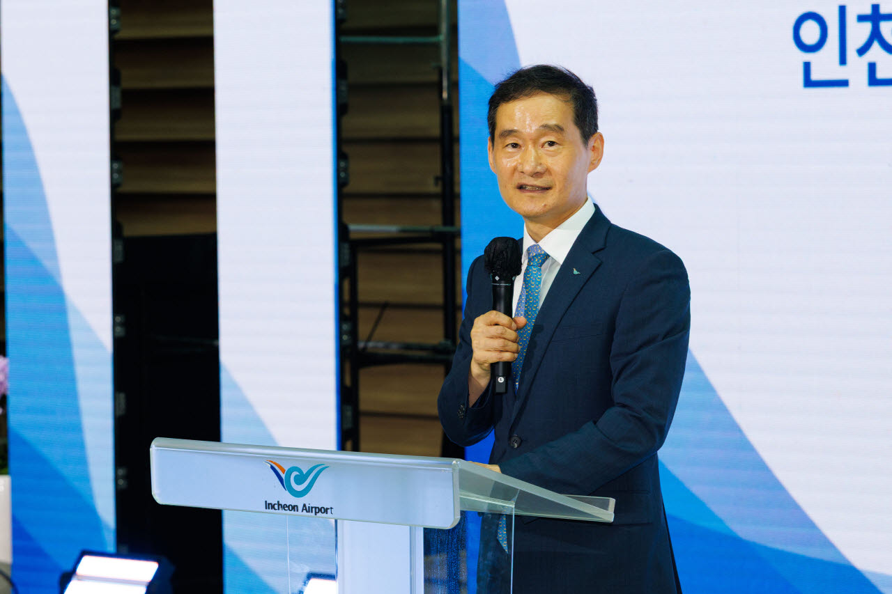 김범호 인천공항공사 사장직무대행이 7일 인천공항 제2여객터미널 1층 그레이트홀에서 열린 '누적여객 10억명 달성 기념행사'에 참여해 발언하고 있다. (사진 = 인천공항공사 제공)