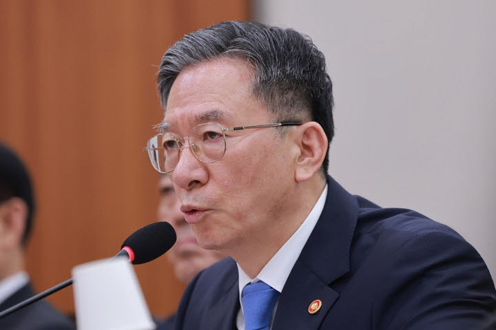 의원 질의에 답하는 정성호 법무장관. (사진=연합뉴스)