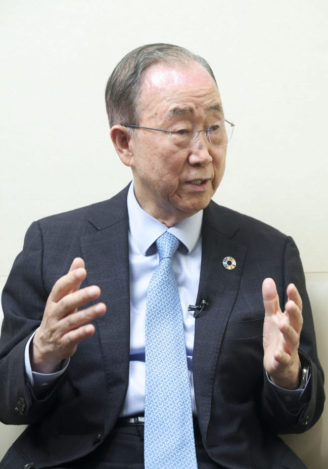 Ki-moon Ban, Former UN Secretary-General, speaks during his dialogue with John Hamre, Chairman Emeritus of the Center for Strategic and International Studies (CSIS), at the 17th Edaily Strategy Forum (Edaily Strategy Forum 2026) held at the Shilla Hotel in Jangchung-dong, Jung-gu, Seoul on June 16.(Photo=Young-hoon Lee/Edaily)