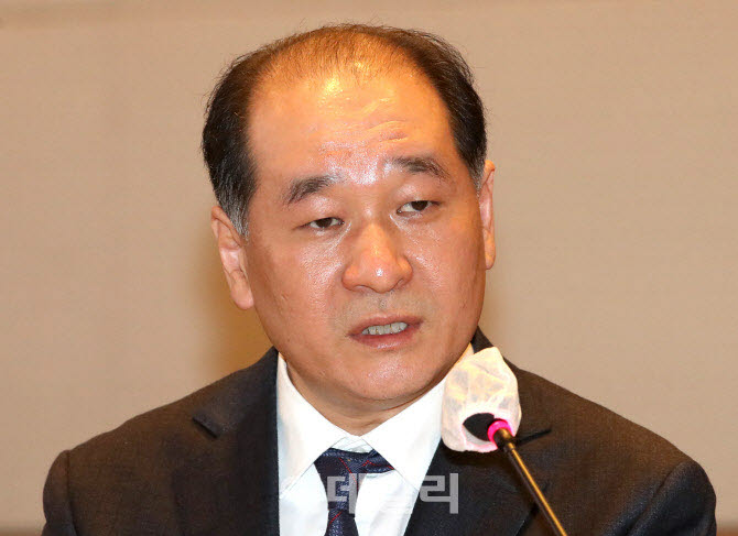 '배터리 아저씨'로 알려진 박순혁 작가.(사진=방인권 기자)