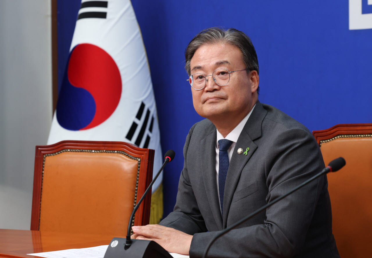 이연희 더불어민주당 전국당원대회 준비위원회 대변인이 9일 오후 서울 여의도 국회 당대표 회의실에서 이날 열린 전당대회준비위원회 전체회의 결과를 브리핑하고 있다. (사진=뉴시스)